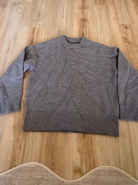 Crewneck Gray Sweater - Classic Knit